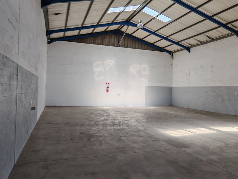 332m2 Industrial Warehouse TO LET in the Strand. - Photo 7