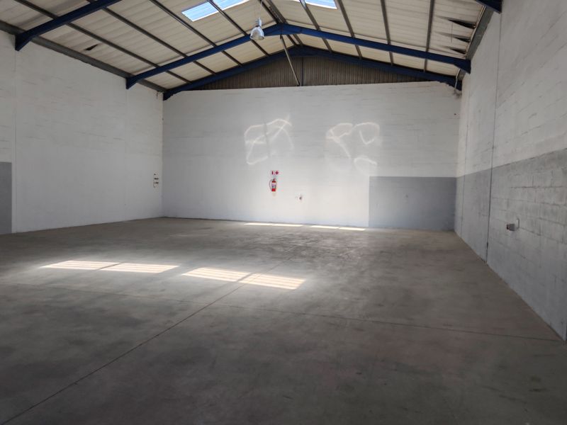 332m2 Industrial Warehouse TO LET in the Strand. - Photo 5