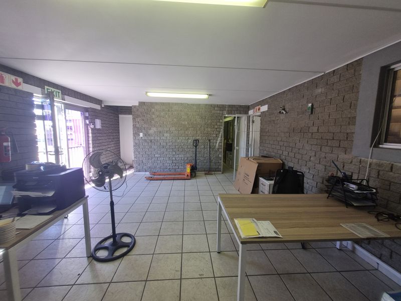 652m2 Industrial Warehouse Unit To Let in Okavango Park @ R45 640.00 excluding VAT - Photo 8