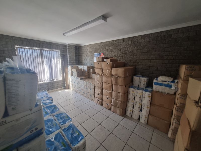 652m2 Industrial Warehouse Unit To Let in Okavango Park @ R45 640.00 excluding VAT - Photo 7