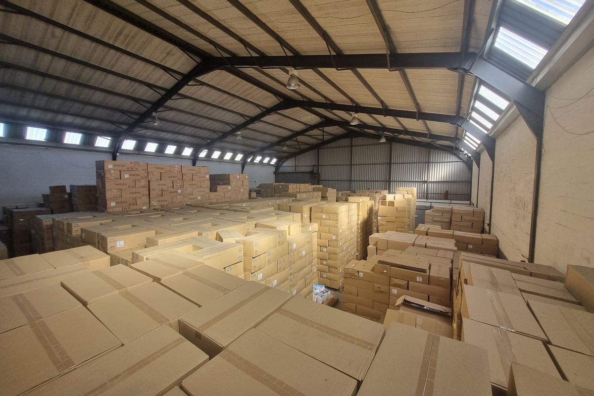 652m2 Industrial Warehouse Unit To Let in Okavango Park @ R45 640.00 excluding VAT - Photo 2