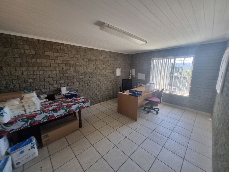 652m2 Industrial Warehouse Unit To Let in Okavango Park @ R45 640.00 excluding VAT - Photo 5