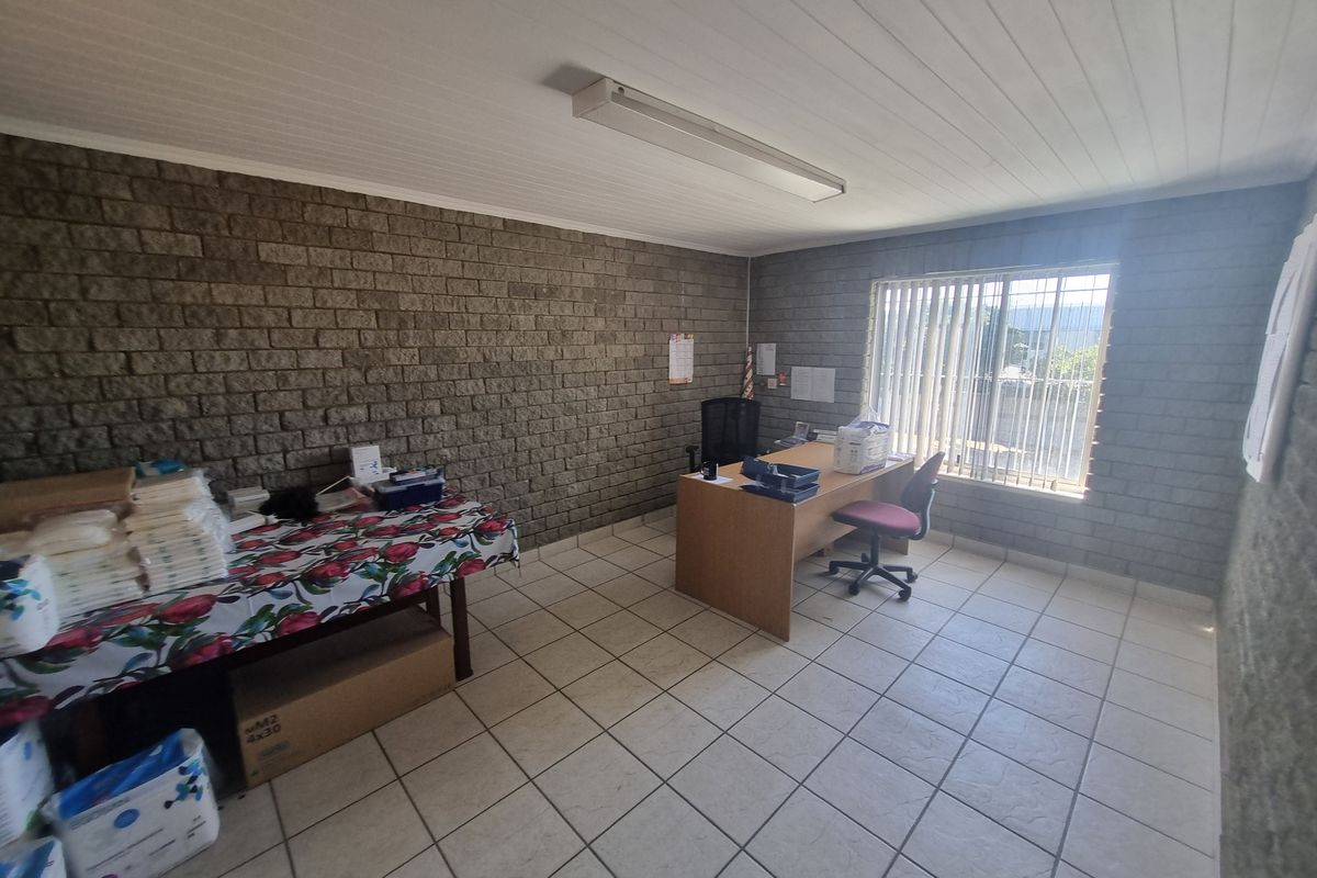 652m2 Industrial Warehouse Unit To Let in Okavango Park @ R45 640.00 excluding VAT - Photo 5
