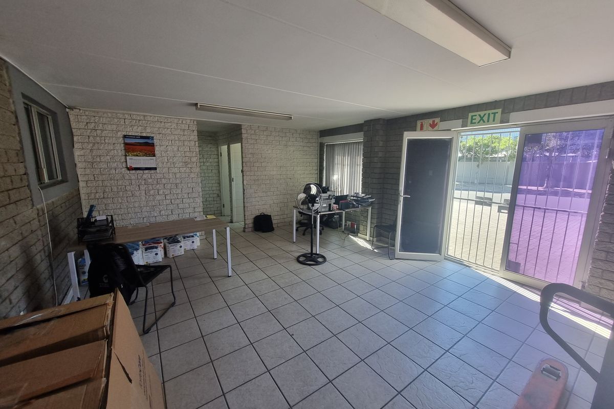 652m2 Industrial Warehouse Unit To Let in Okavango Park @ R45 640.00 excluding VAT - Photo 4