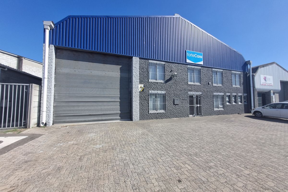652m2 Industrial Warehouse Unit To Let in Okavango Park @ R45 640.00 excluding VAT - Photo 3