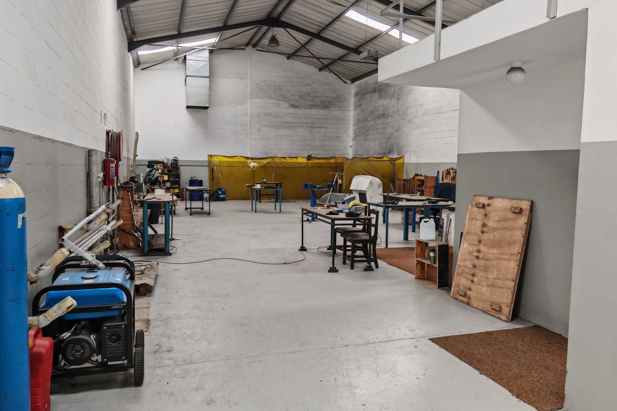 260m2  Warehouse TO LET in Saxenburg Park, Blackheath. - Photo 2