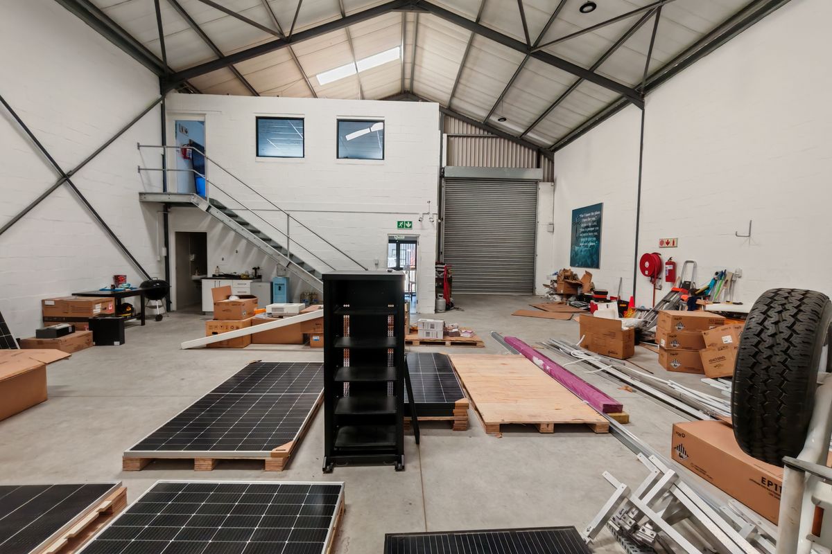 242m2 Industrial Warehouse To Let in Firgrove , Somerset West. - Photo 3