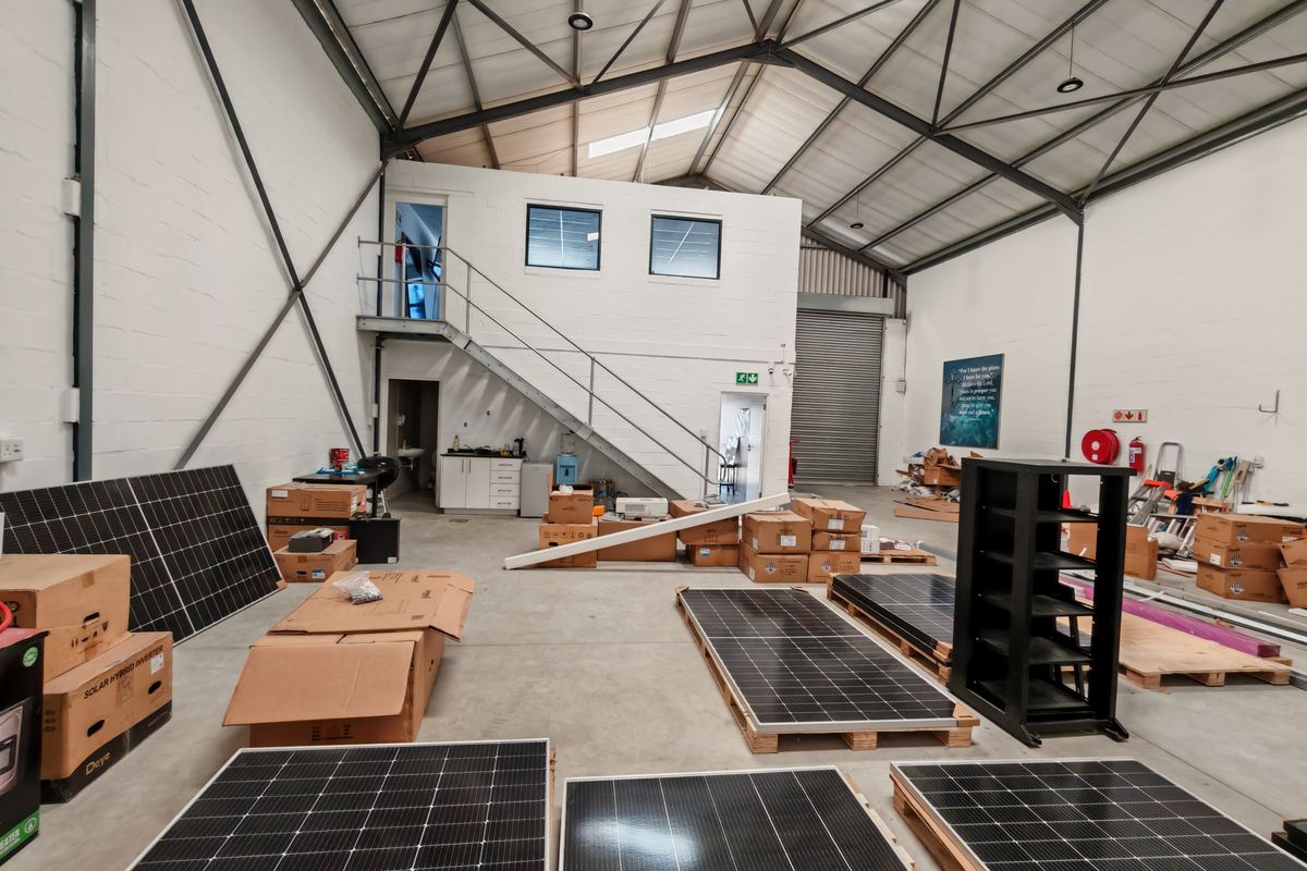 242m2 Industrial Warehouse To Let in Firgrove , Somerset West. - Photo 4