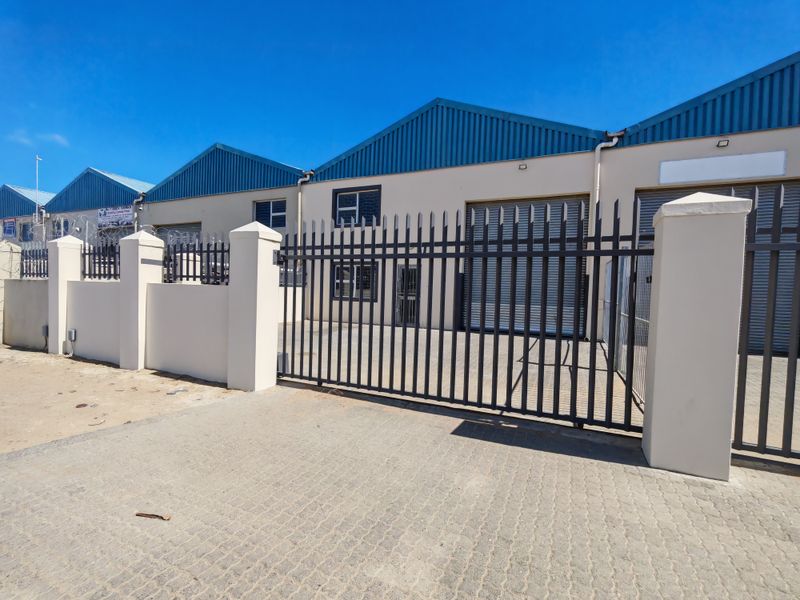 274m2 Industrial Warehouse with small Enclosed Yard Area To Let in the Strand. - Photo 9