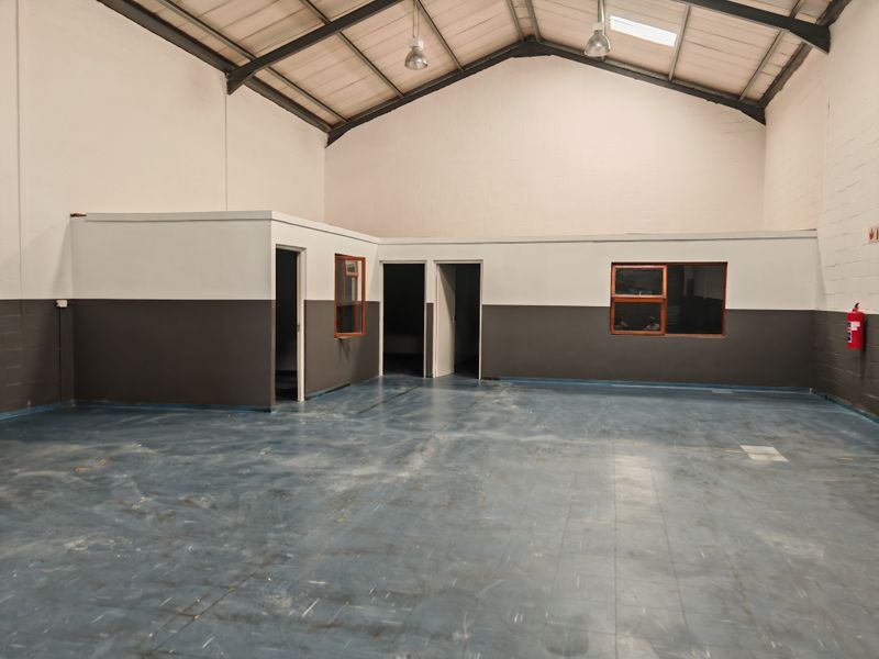 274m2 Industrial Warehouse with small Enclosed Yard Area To Let in the Strand. - Photo 4