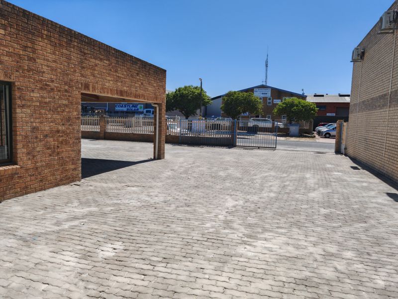 925m2 Warehouse with enclosed Yard area TO LET in Saxenburg Park 1, Blackheath. - Photo 2
