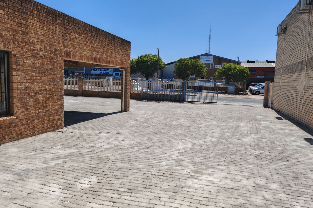 925m2 Warehouse with enclosed Yard area TO LET in Saxenburg Park 1, Blackheath. - Photo 2
