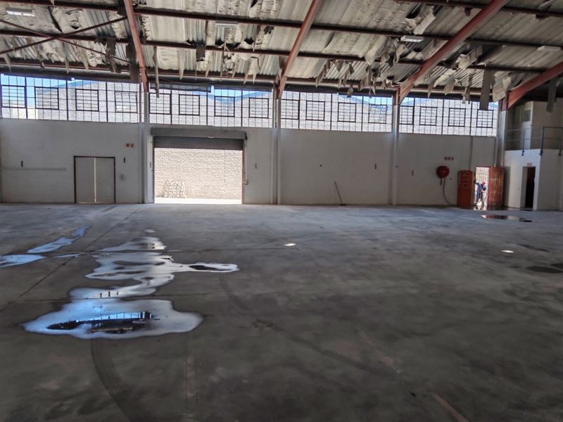 925m2 Warehouse with enclosed Yard area TO LET in Saxenburg Park 1, Blackheath. - Photo 10