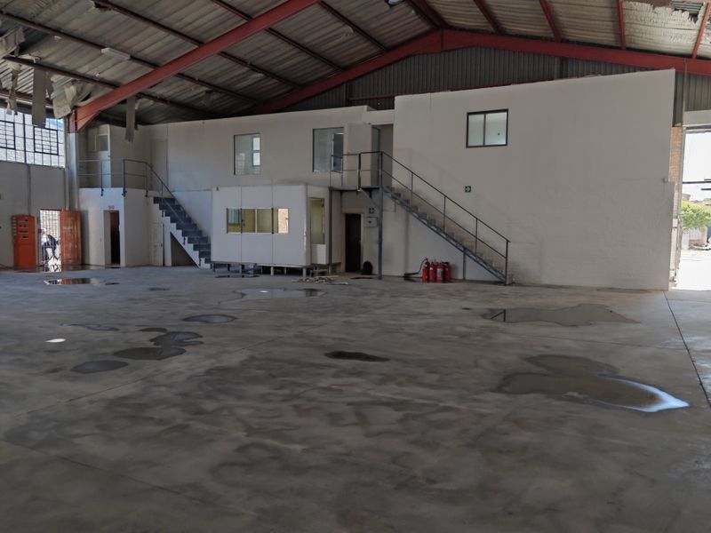 925m2 Warehouse with enclosed Yard area TO LET in Saxenburg Park 1, Blackheath. - Photo 9