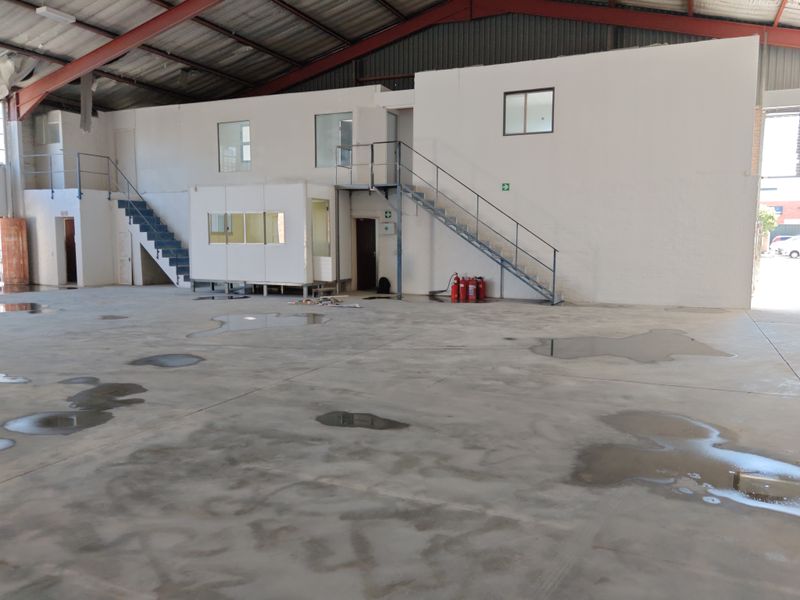 925m2 Warehouse with enclosed Yard area TO LET in Saxenburg Park 1, Blackheath. - Photo 8