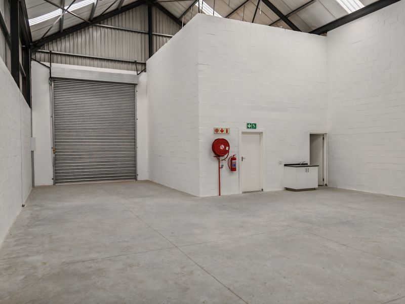 Brand New  211m2 Industrial Warehouse To Let in Firgrove , Somerset West. - Photo 10