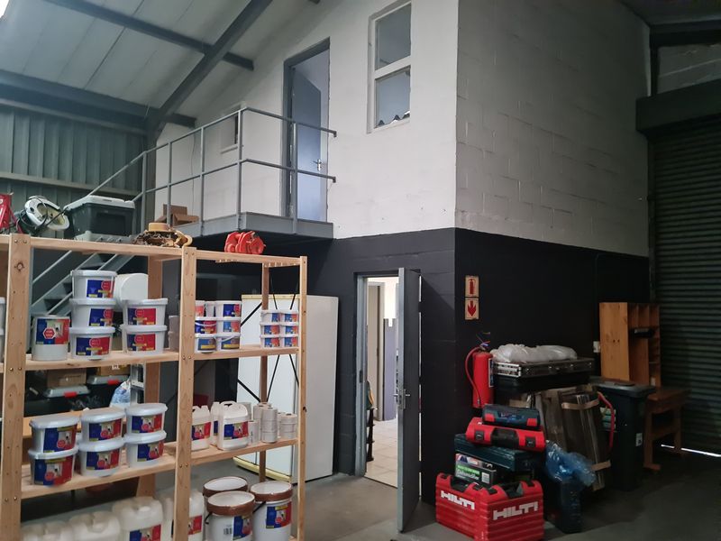 160m2 Industrial Unit TO LET in Somerset West Business Park. - Photo 6