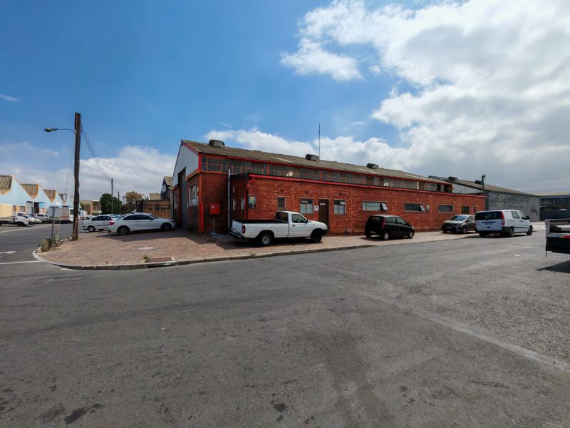 700m2  Warehouse with Enclosed Yard Area TO LET in Gants, Strand. - Photo 6