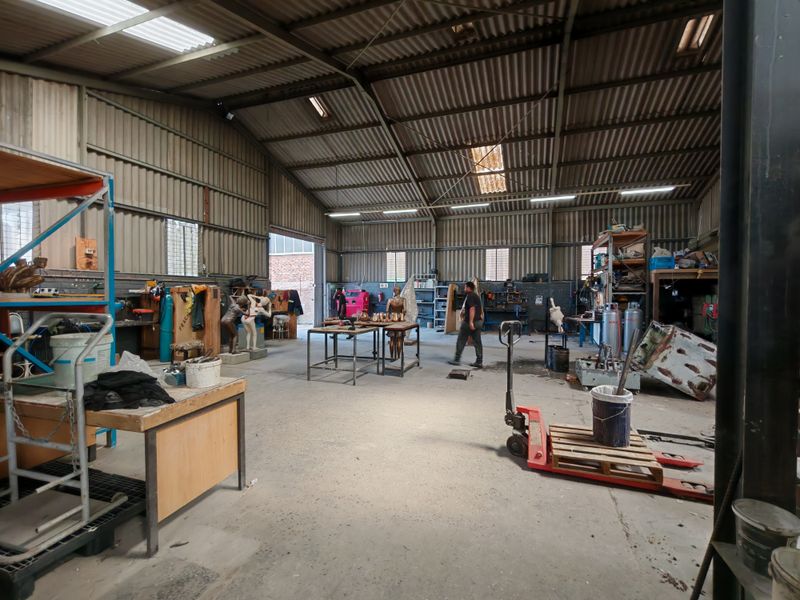 700m2  Warehouse with Enclosed Yard Area TO LET in Gants, Strand. - Photo 9