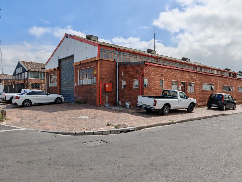 700m2  Warehouse with Enclosed Yard Area TO LET in Gants, Strand. - Photo 2