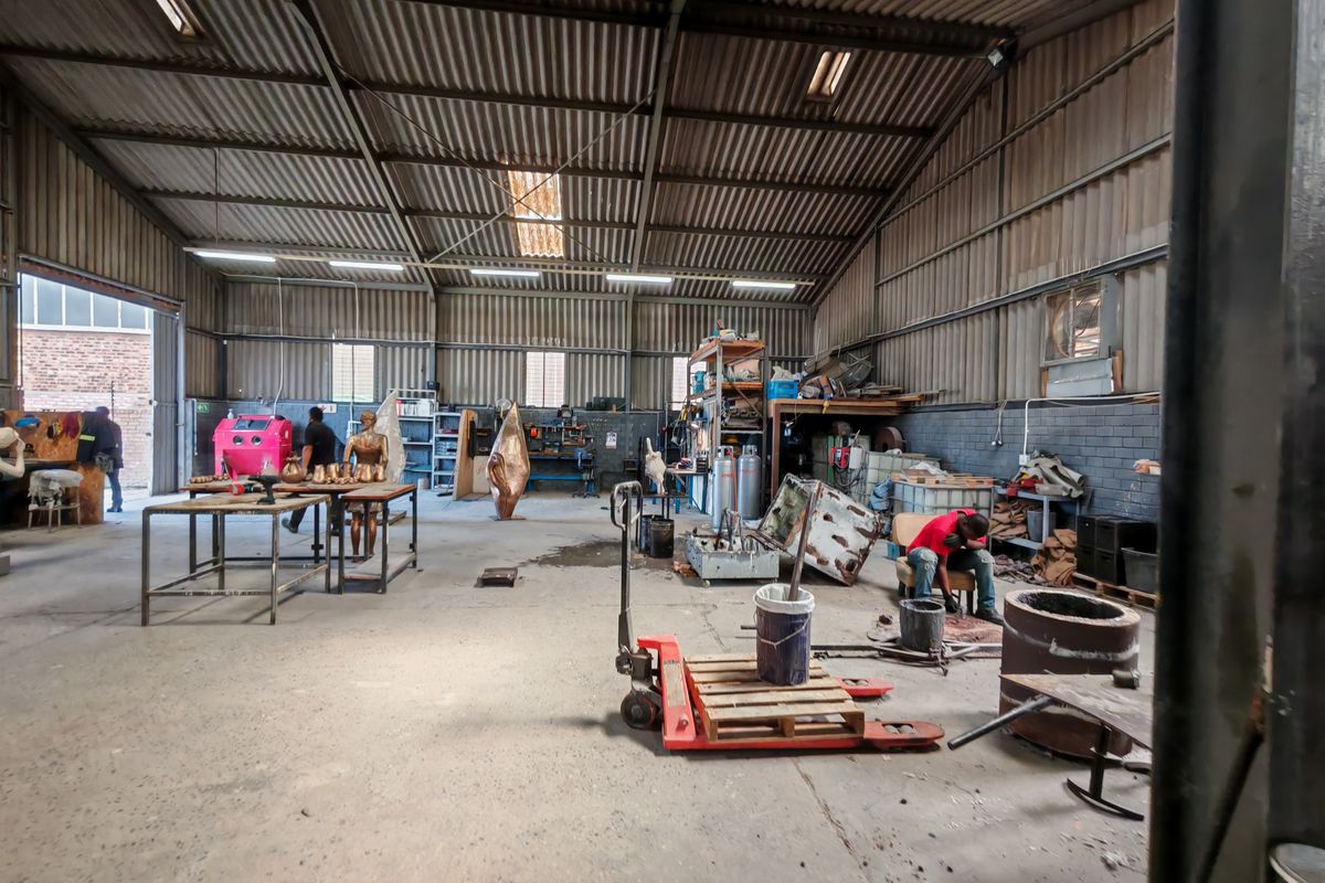 700m2  Warehouse with Enclosed Yard Area TO LET in Gants, Strand. - Photo 4