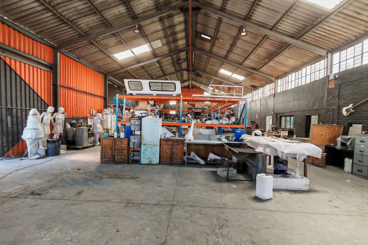 700m2  Warehouse with Enclosed Yard Area TO LET in Gants, Strand. - Photo 3