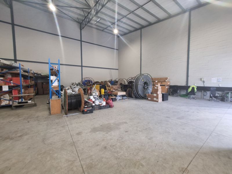 494m2 Industrial Offices To Let in Stikland Watershed Business Park @ R49 400.00 excluding VAT - Photo 4