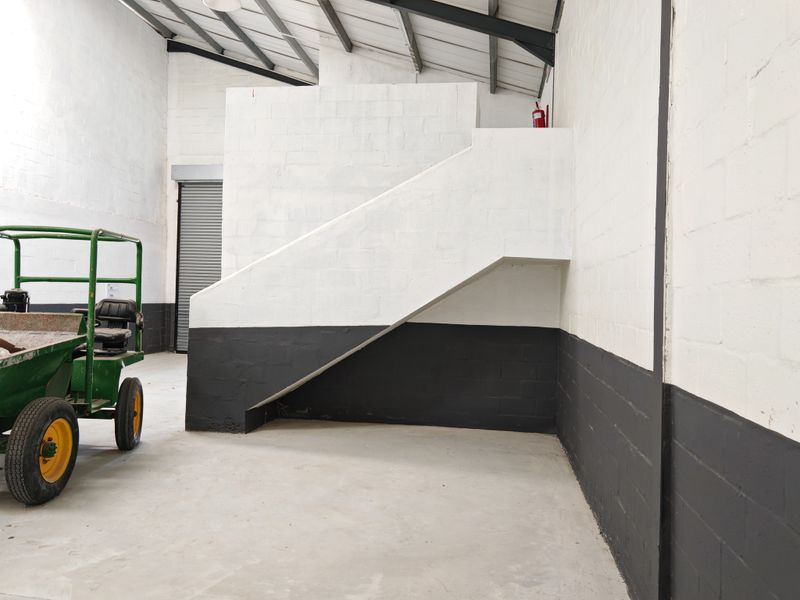 170m2 Industrial Warehouse To Let in the Strand. - Photo 5