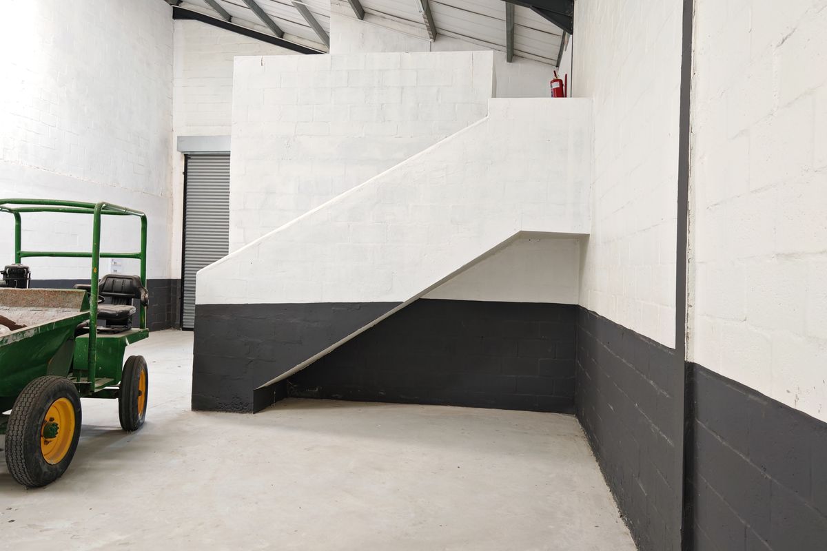 170m2 Industrial Warehouse To Let in the Strand. - Photo 5