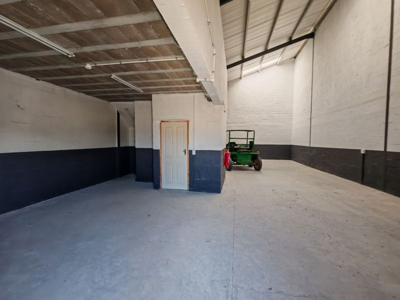 170m2 Industrial Warehouse To Let in the Strand. - Photo 6