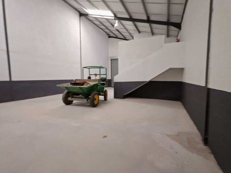 170m2 Industrial Warehouse To Let in the Strand. - Photo 2