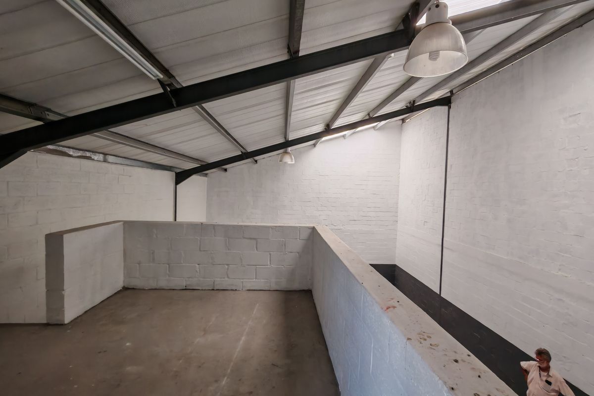 170m2 Industrial Warehouse To Let in the Strand. - Photo 3