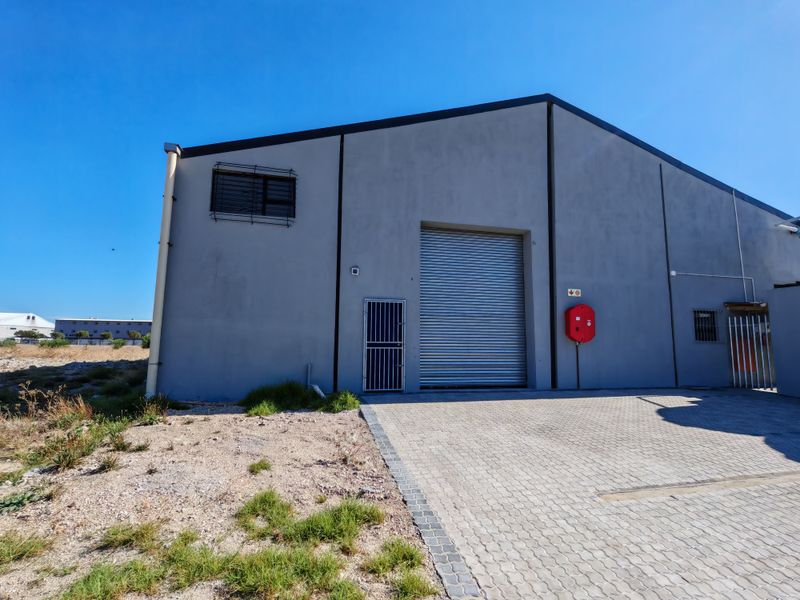 170m2 Industrial Warehouse To Let in the Strand. - Photo 4