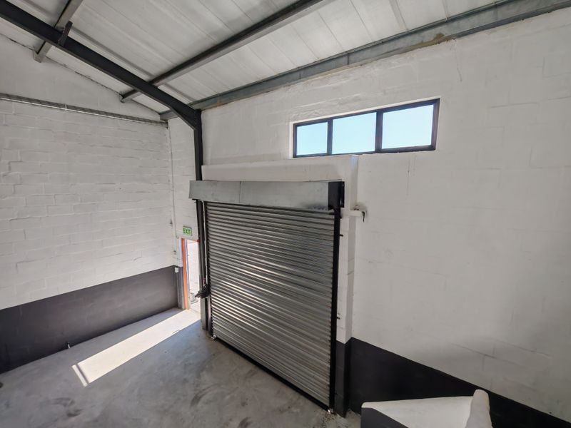 90m2 Industrial Warehouse To Let in the Strand. - Photo 9
