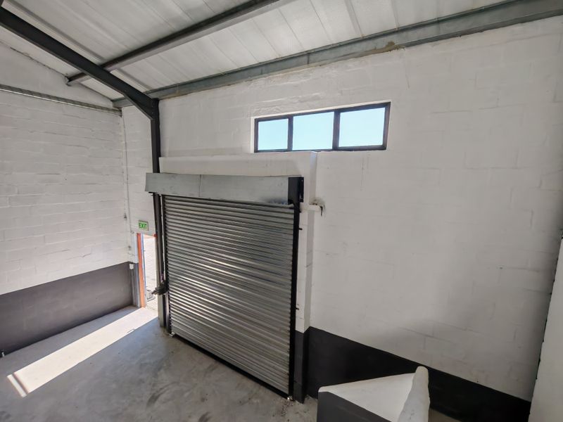 90m2 Industrial Warehouse To Let in the Strand. - Photo 8