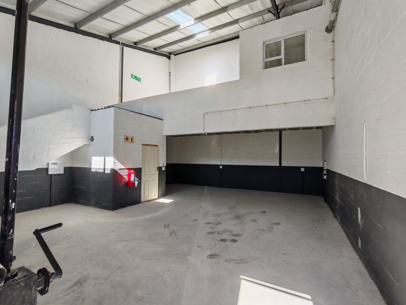 90m2 Industrial Warehouse To Let in the Strand. - Photo 3