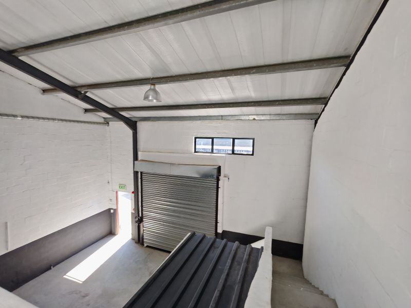 90m2 Industrial Warehouse To Let in the Strand. - Photo 5