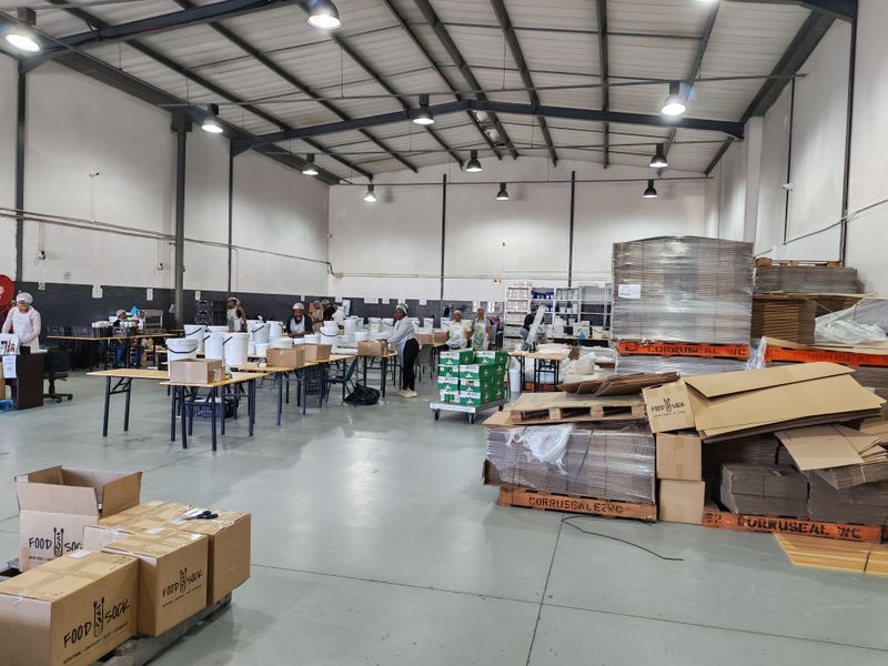 528m2  Warehouse TO LET in the Grove , Interchange ,Somerset West. - Photo 8