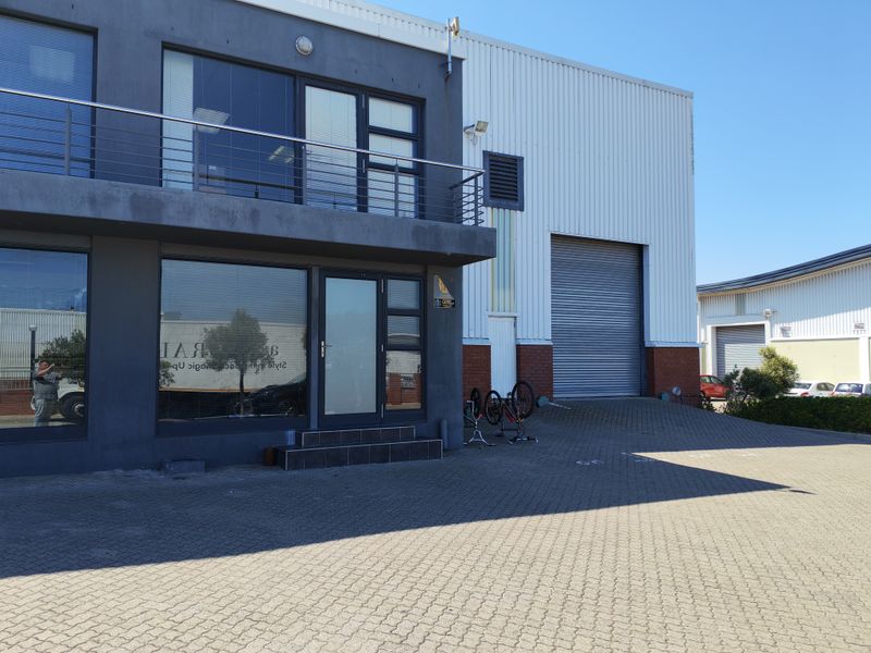 528m2  Warehouse TO LET in the Grove , Interchange ,Somerset West. - Photo 7