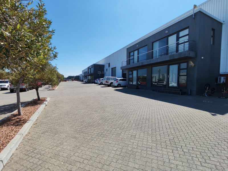 528m2  Warehouse TO LET in the Grove , Interchange ,Somerset West. - Photo 9