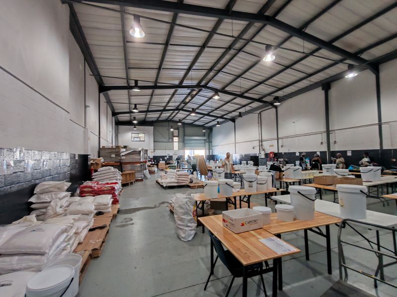 528m2  Warehouse TO LET in the Grove , Interchange ,Somerset West. - Photo 2