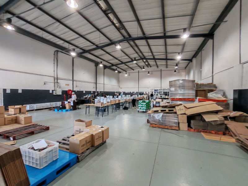 528m2  Warehouse TO LET in the Grove , Interchange ,Somerset West. - Photo 5