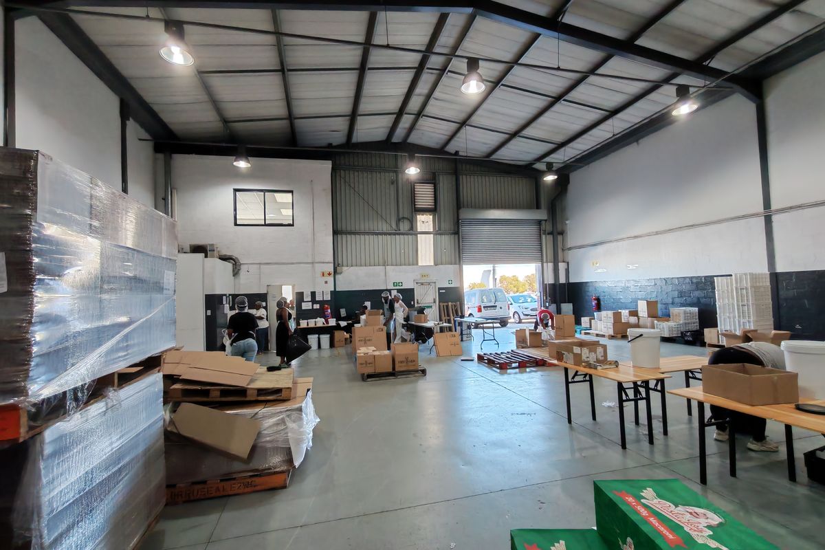 528m2  Warehouse TO LET in the Grove , Interchange ,Somerset West. - Photo 3