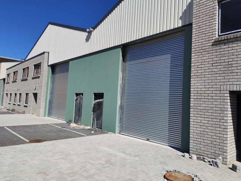 Modern 550m2 Warehouse For Sale in Firgrove Industrial Estate , Somerset West. - Photo 2