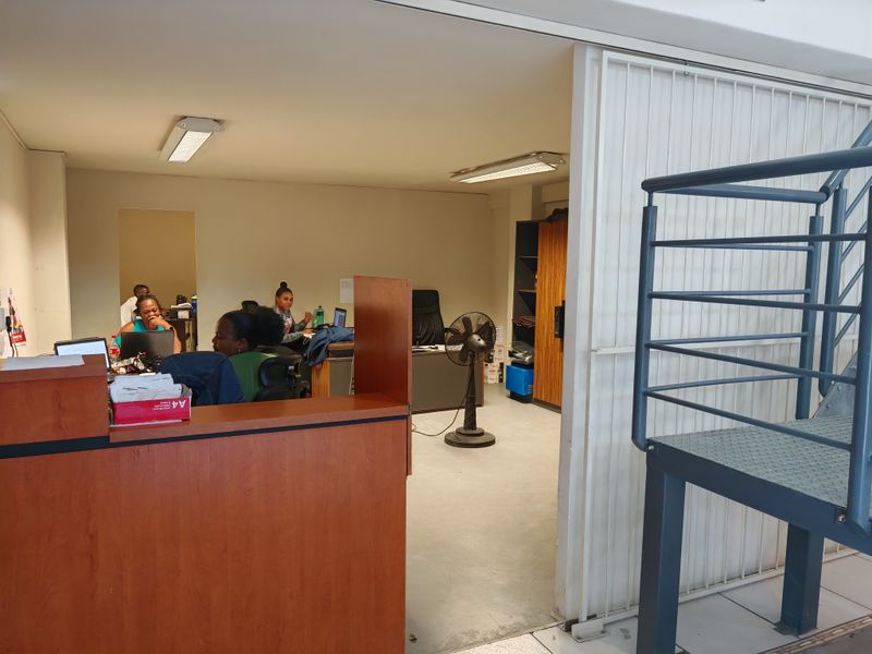 366m2 Commercial / Industrial Unit To Let in Saxenburg Park. - Photo 7