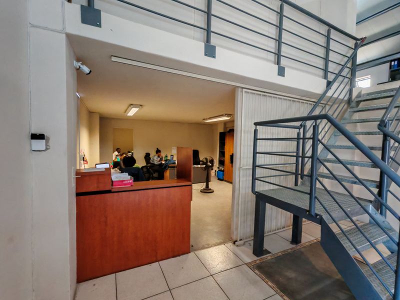 366m2 Commercial / Industrial Unit To Let in Saxenburg Park. - Photo 3