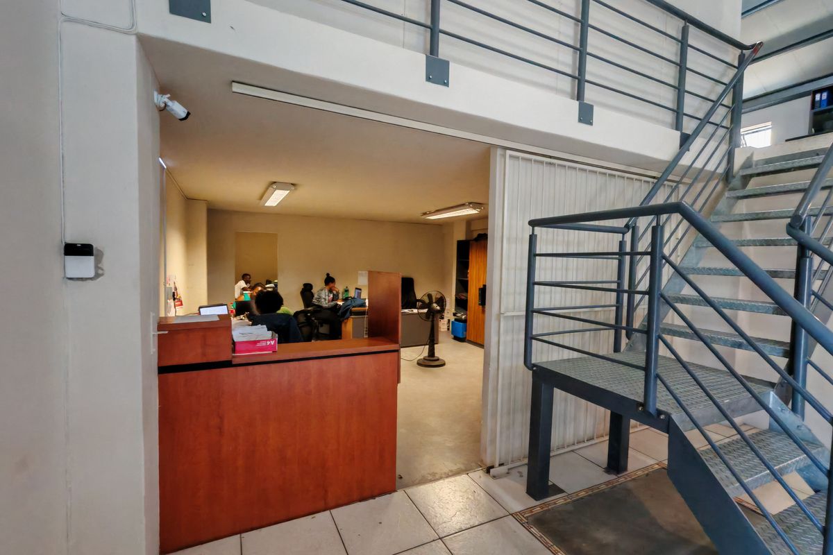 366m2 Commercial / Industrial Unit To Let in Saxenburg Park. - Photo 3