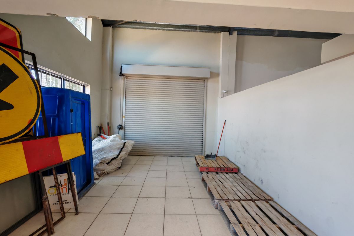 366m2 Commercial / Industrial Unit To Let in Saxenburg Park. - Photo 2