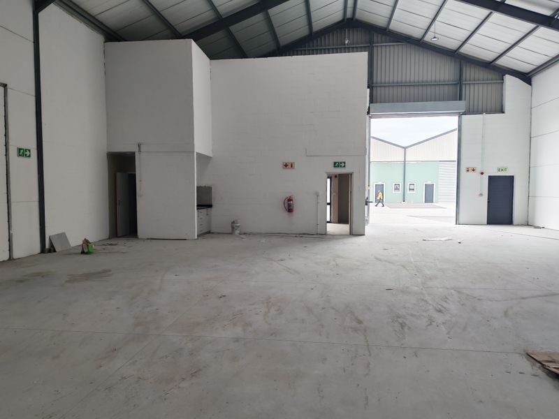 502m2 Warehouse with small yard For Sale in Firgrove Industrial Estate , Somerset West - Brand new - Photo 7