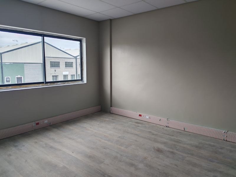 502m2 Warehouse with small yard For Sale in Firgrove Industrial Estate , Somerset West - Brand new - Photo 8